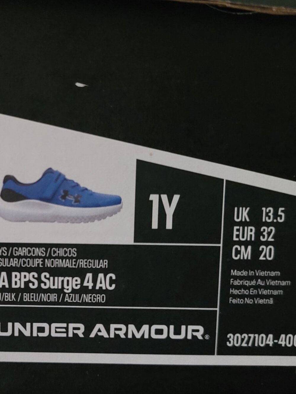 Under Armour Boys Shoes Size 1Y NEW